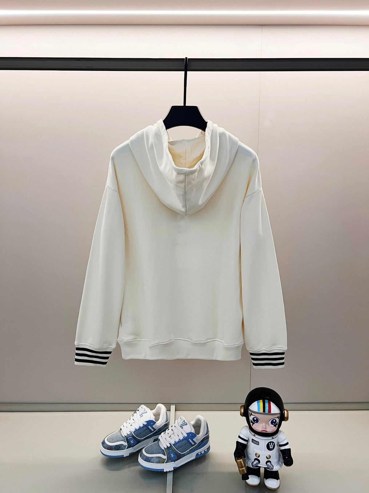 Classic Fit Hoodie-1050