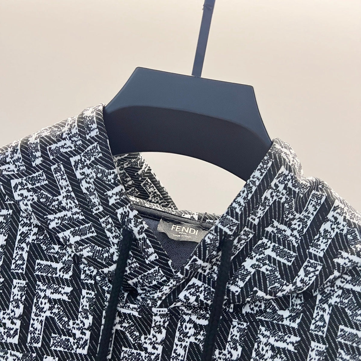 Classic Fit Hoodie-1060