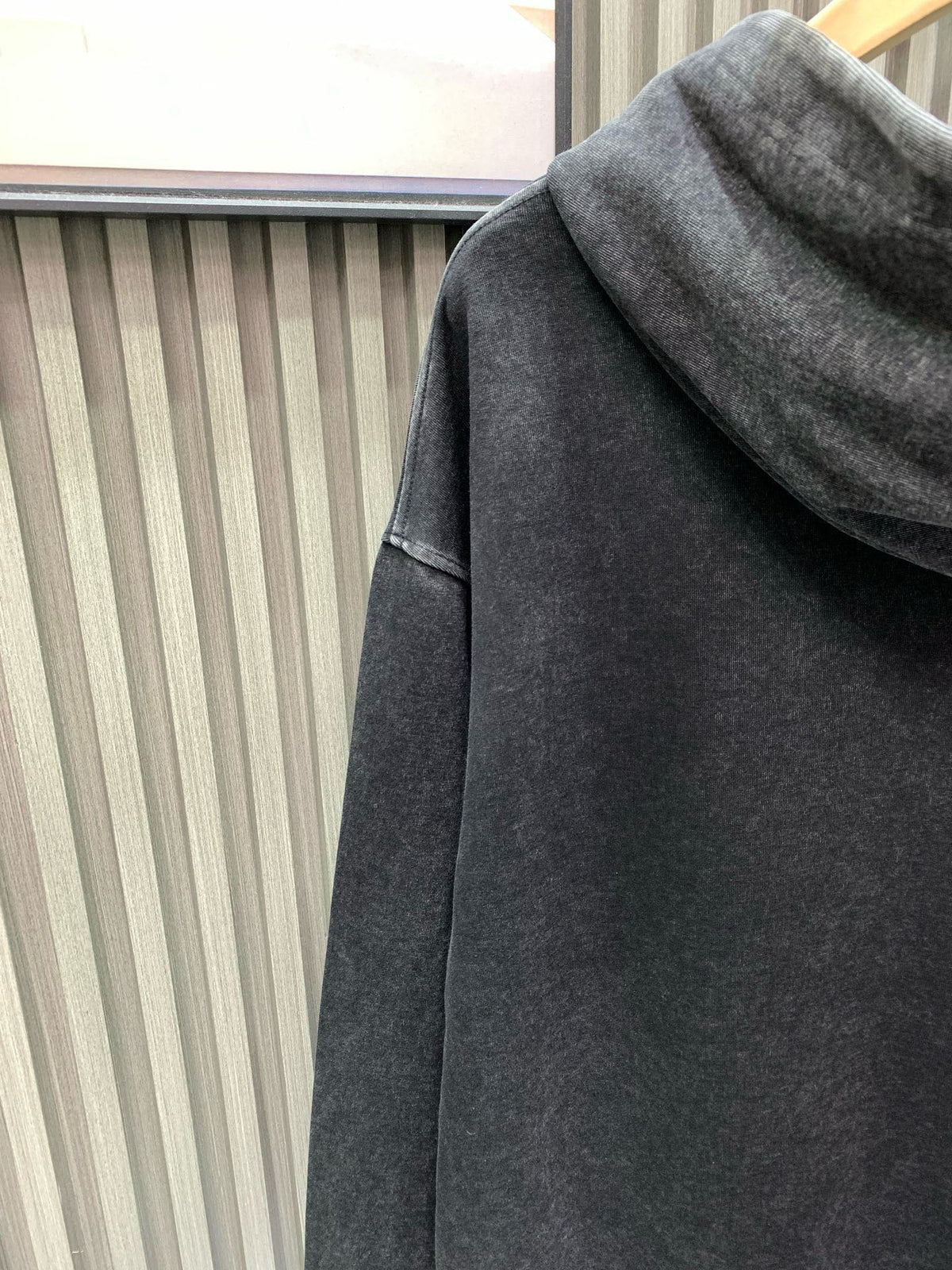 Classic Fit Hoodie-1021