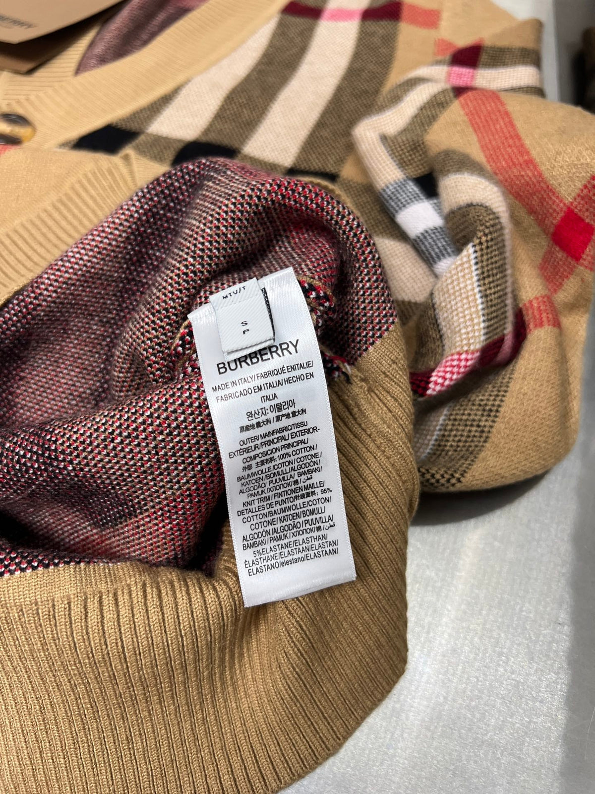 Classic Fashion Sweater-128