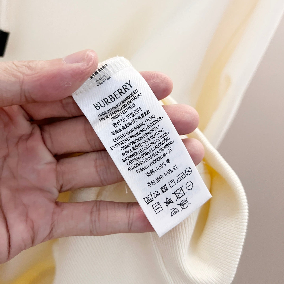 Classic Fit Hoodie-1047