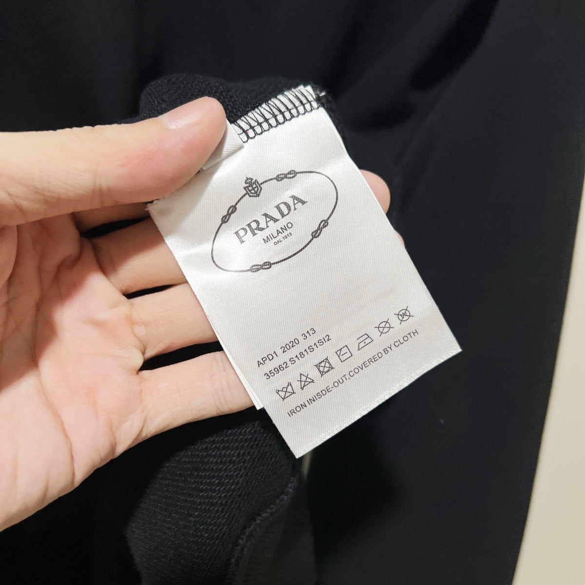 Classic Fit Hoodie-1108