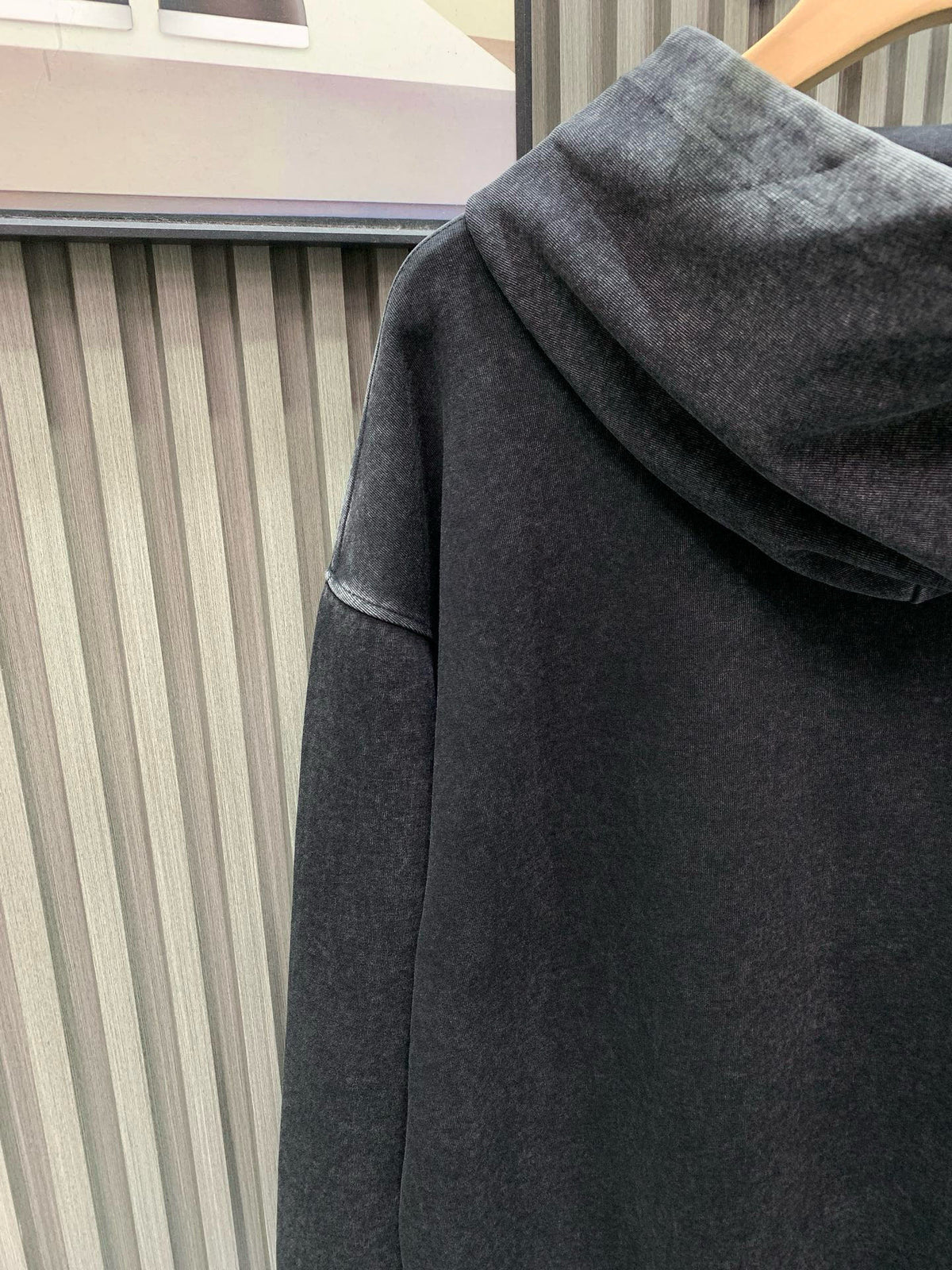 Classic Fit Hoodie-1023