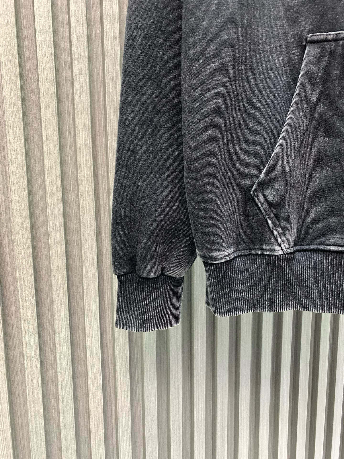 Classic Fit Hoodie-1025