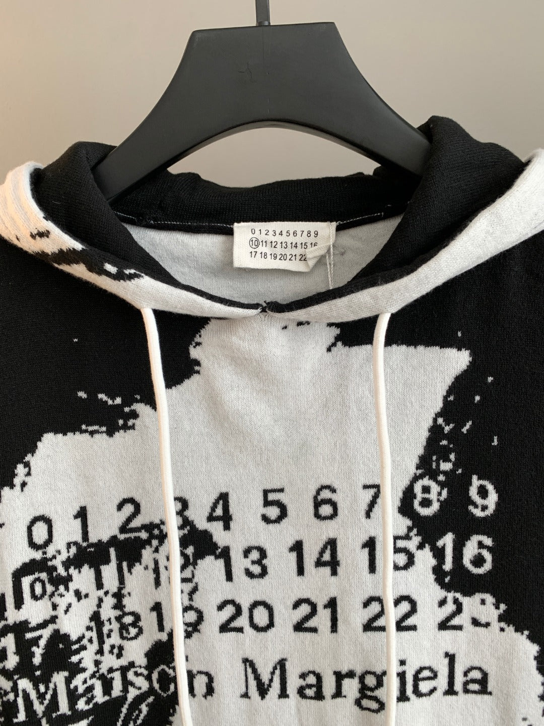 Classic Fit Hoodie-1044